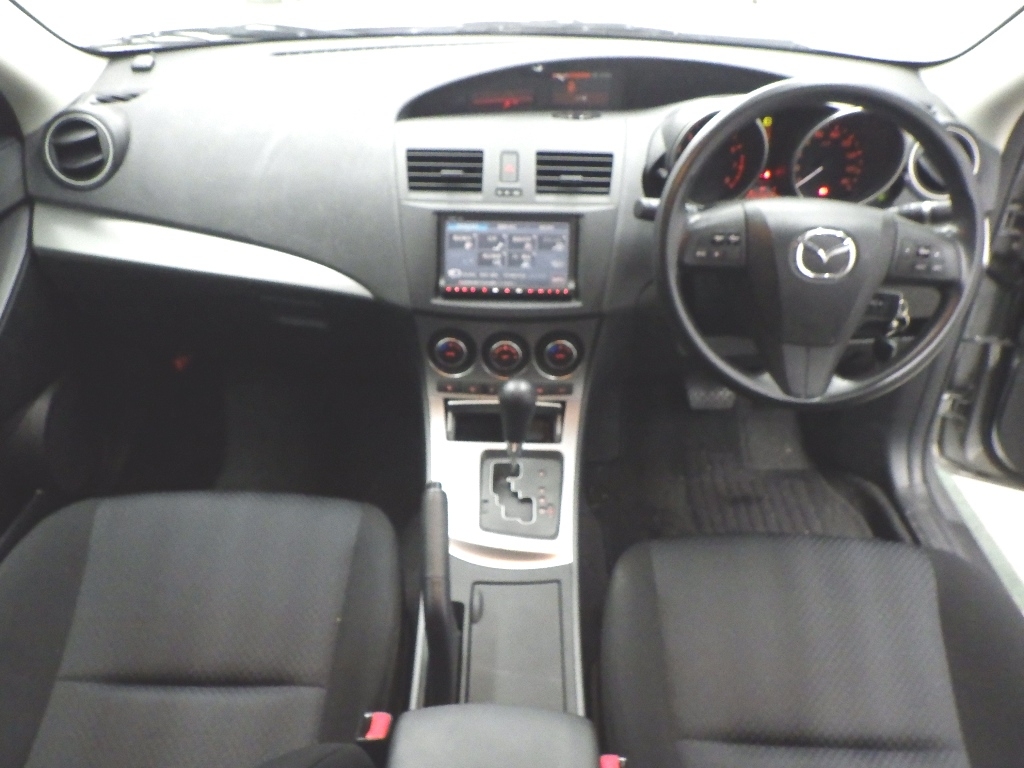 MAZDA AXELA