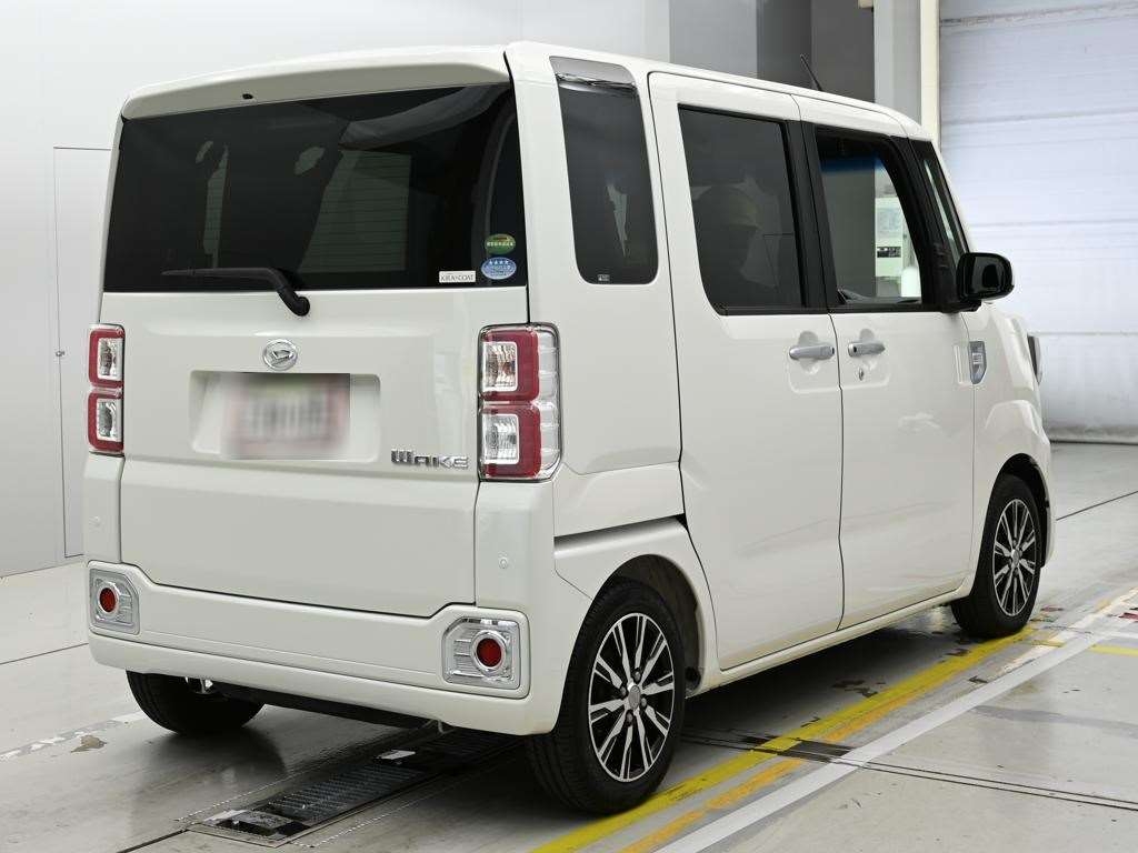 DAIHATSU WAKE