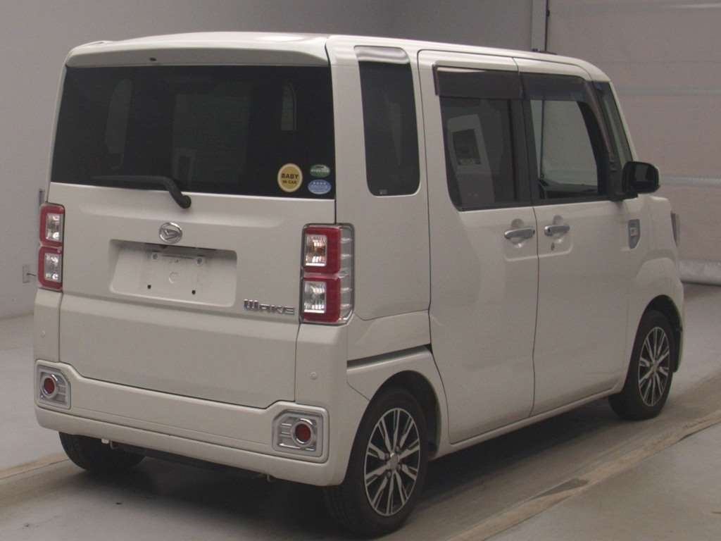 DAIHATSU WAKE