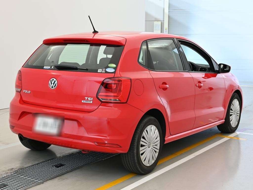 VOLKSWAGEN POLO