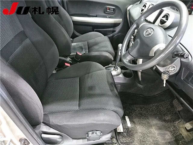TOYOTA IST