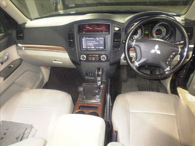 MITSUBISHI PAJERO