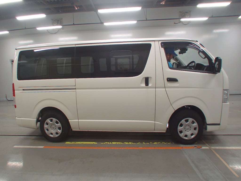 TOYOTA REGIUS ACE