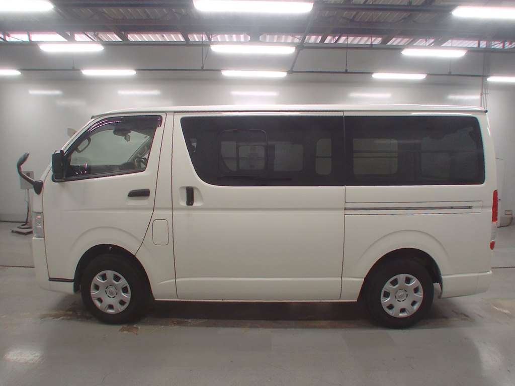 TOYOTA REGIUS ACE