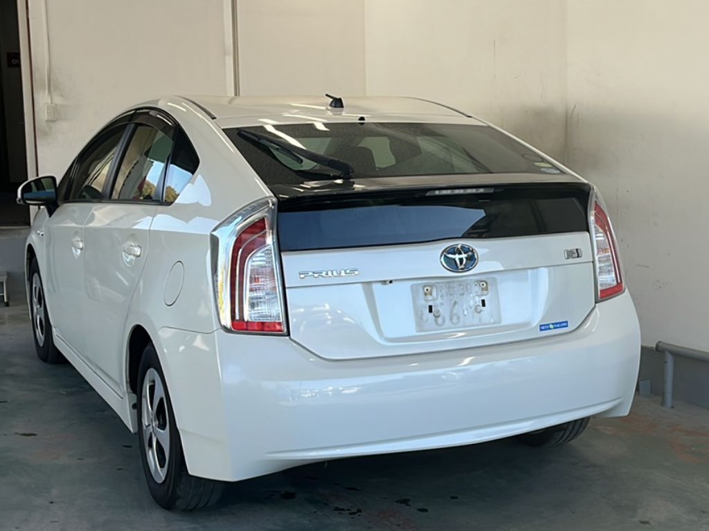 TOYOTA PRIUS