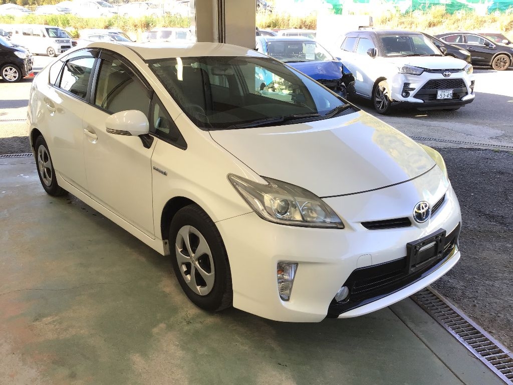 TOYOTA PRIUS