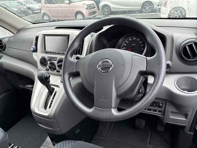 NISSAN NV200