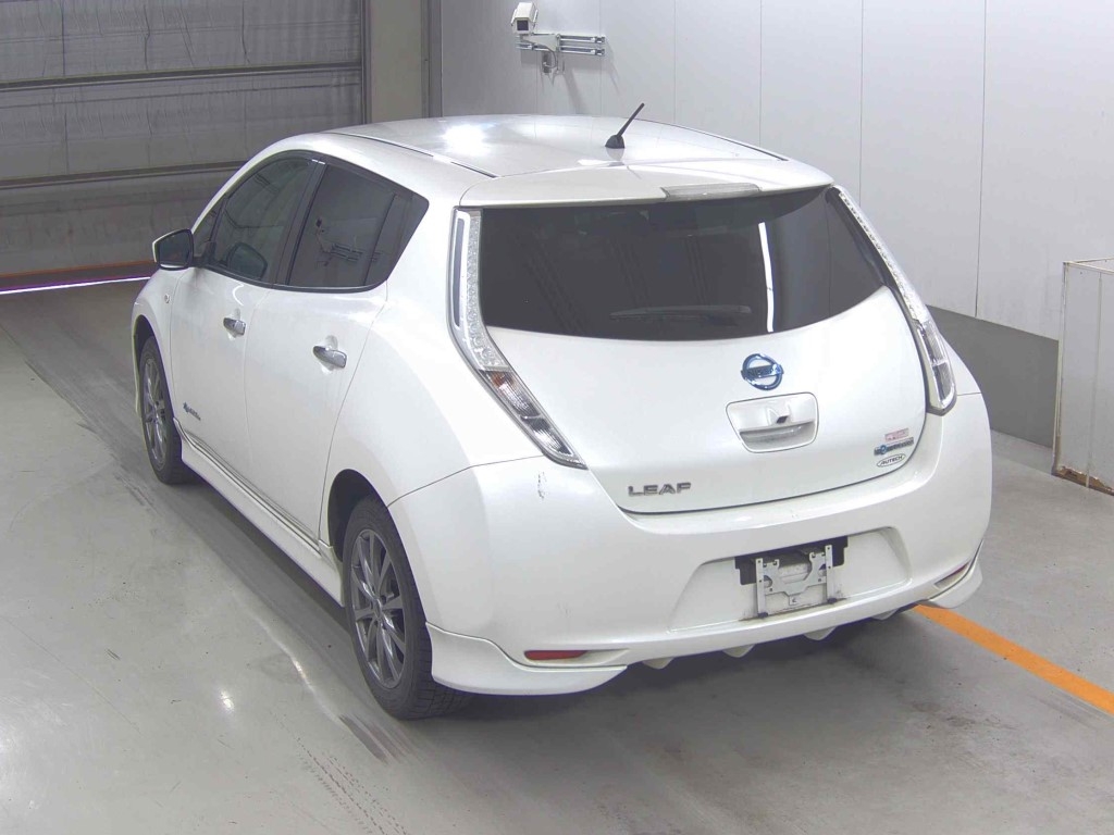 NISSAN LEAF