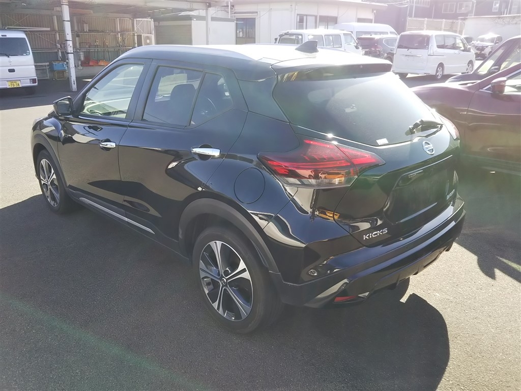 NISSAN KICKS