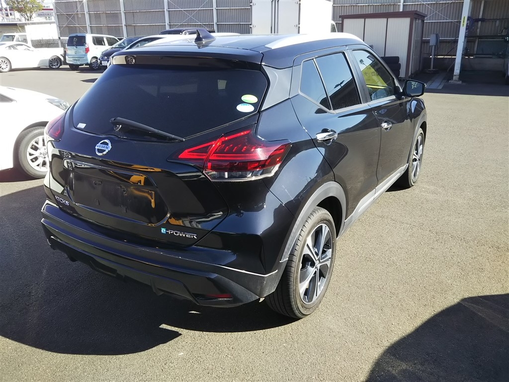 NISSAN KICKS