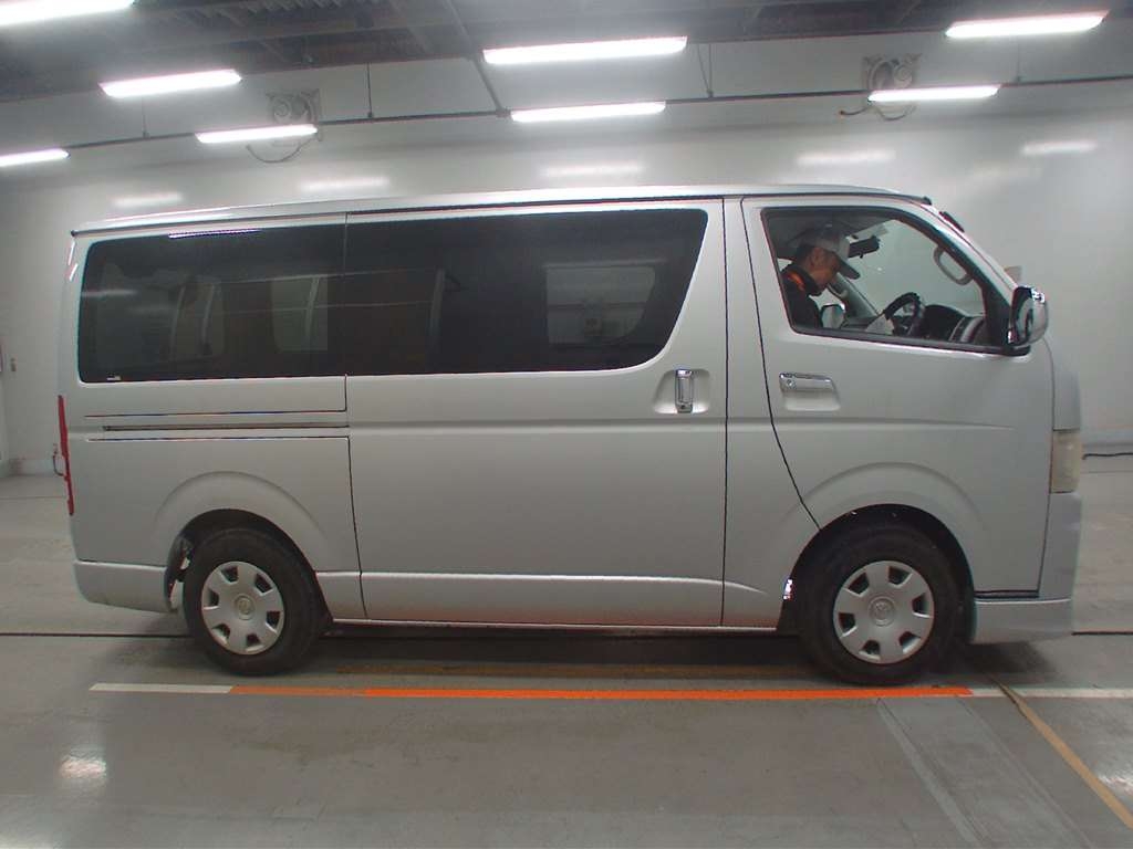 TOYOTA REGIUS ACE