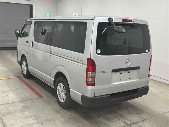 TOYOTA REGIUS ACE