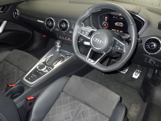 AUDI TT
