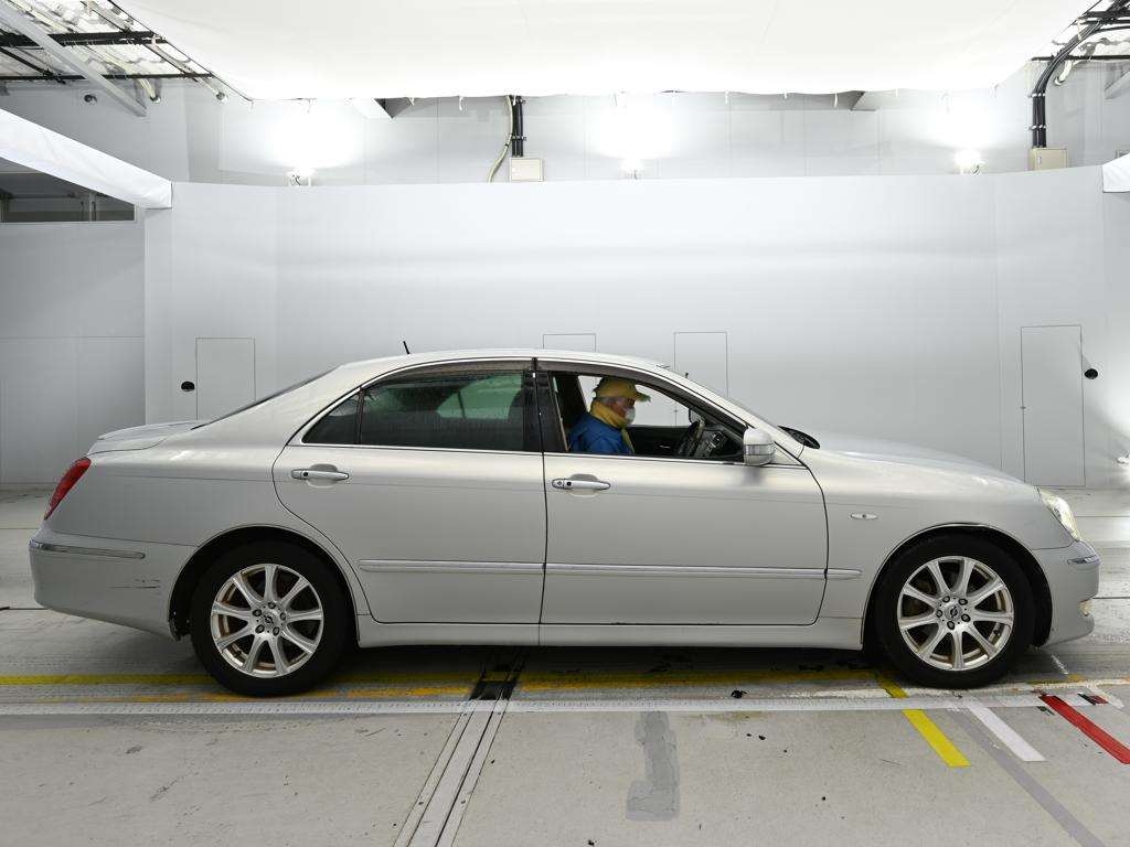 TOYOTA CROWN MAJESTA