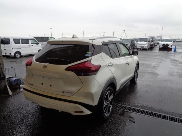 NISSAN KICKS
