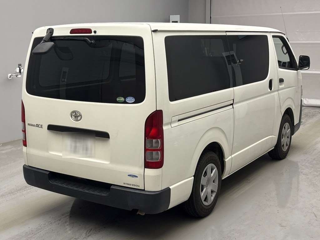 TOYOTA REGIUS ACE