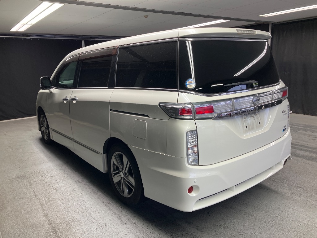NISSAN ELGRAND