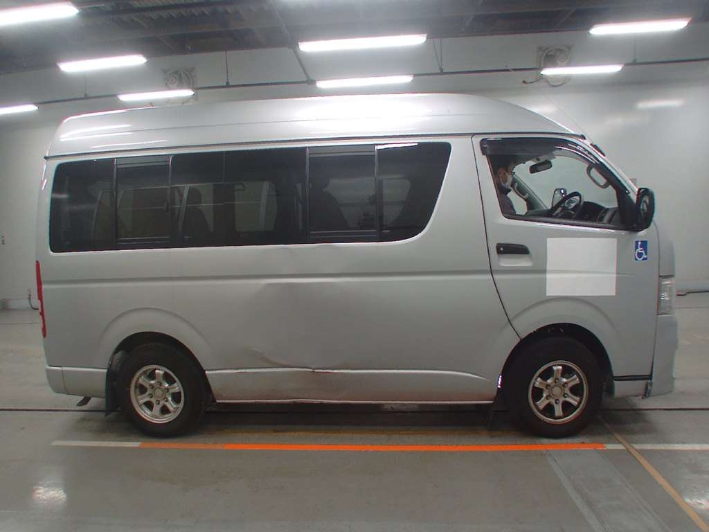 TOYOTA REGIUS ACE