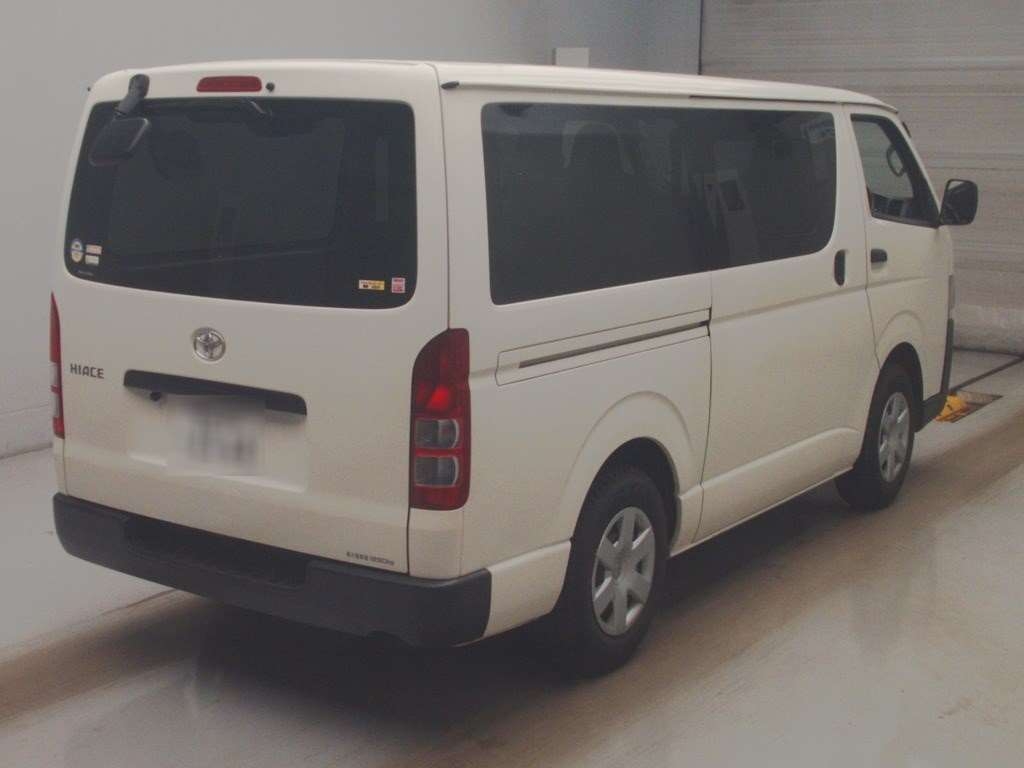 TOYOTA REGIUS ACE