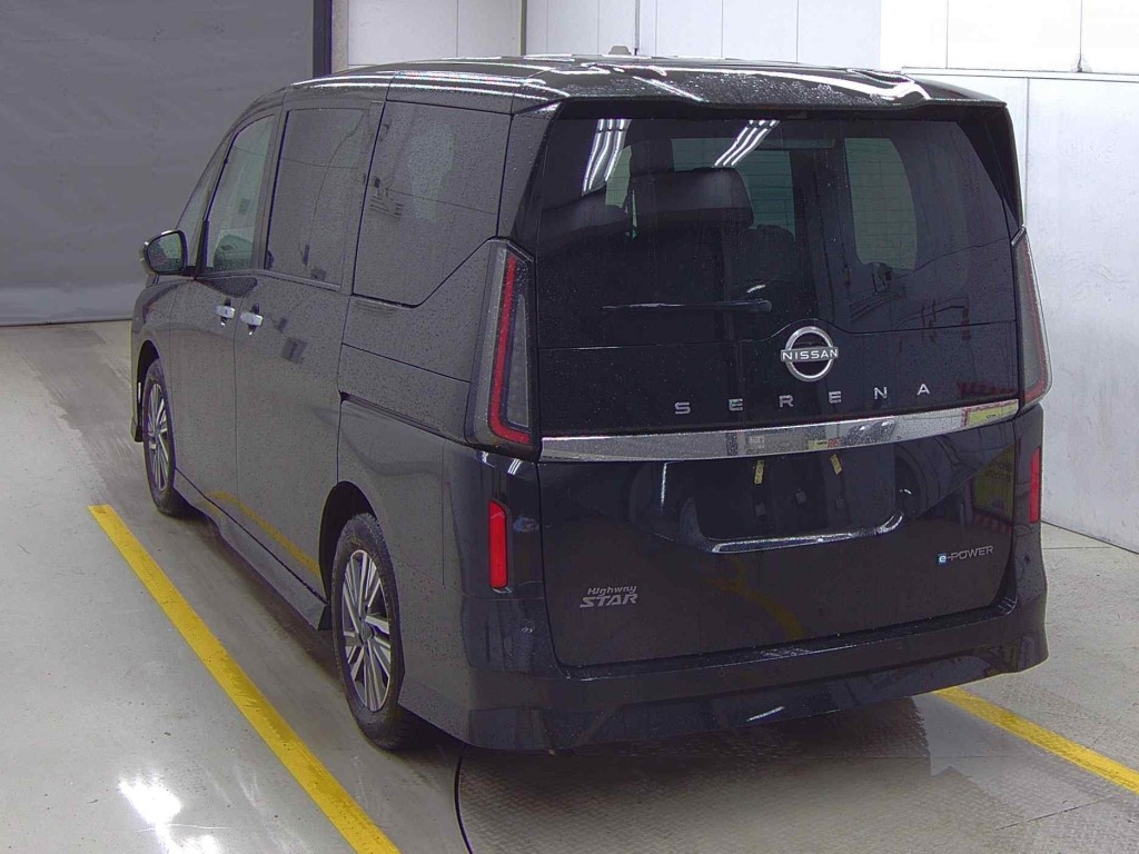 NISSAN SERENA