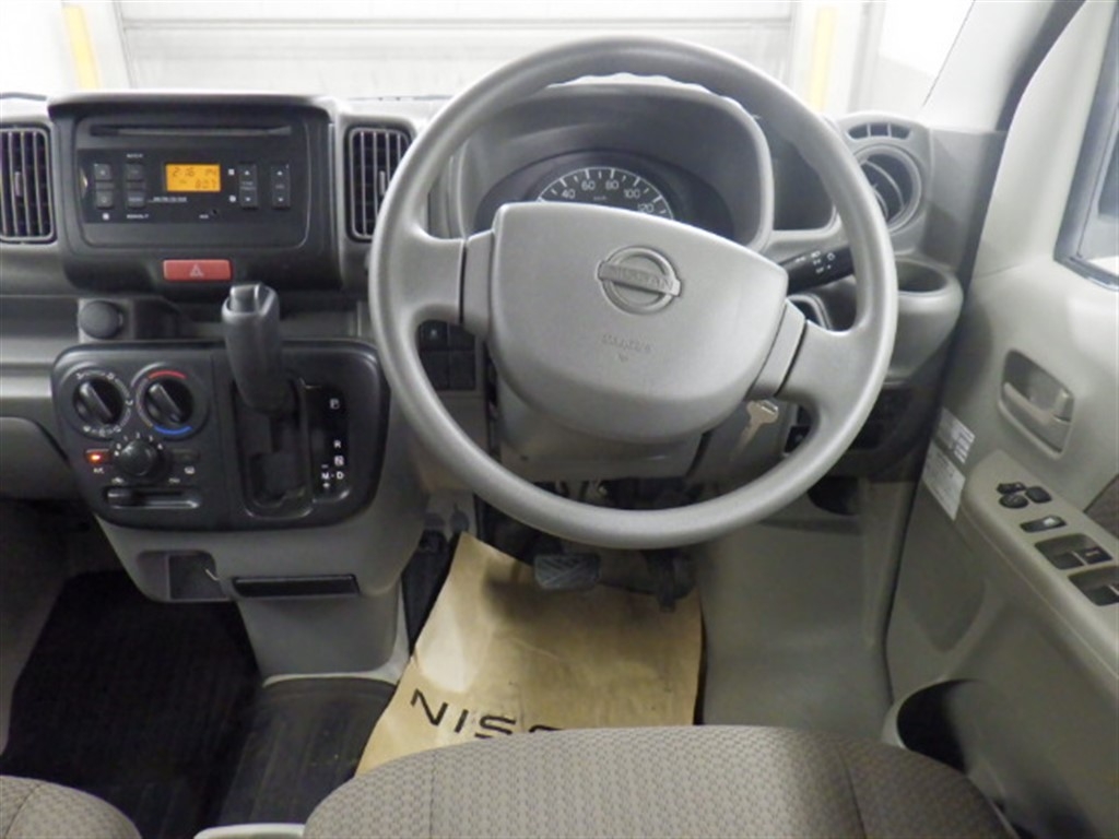 NISSAN NV100 CLIPPER