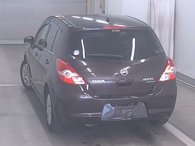 NISSAN TIIDA