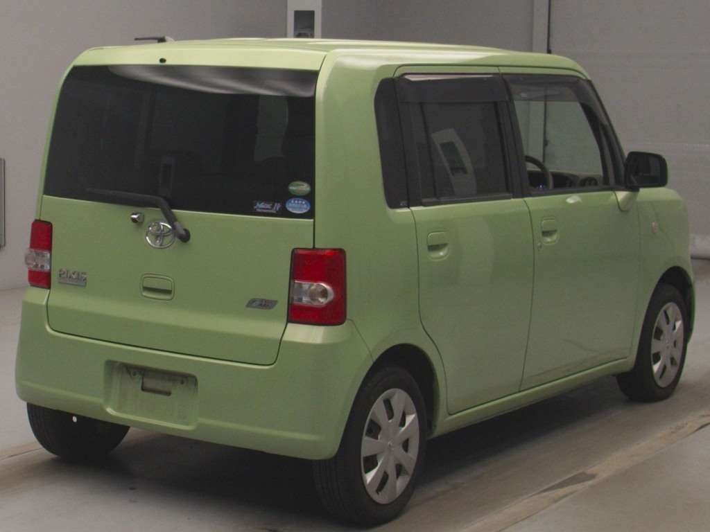 TOYOTA PIXIS SPACE