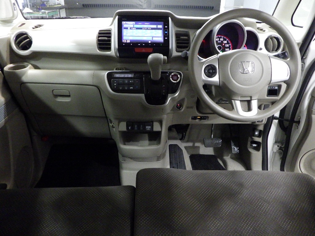 HONDA N-BOX SLASH