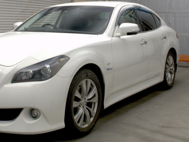 NISSAN FUGA