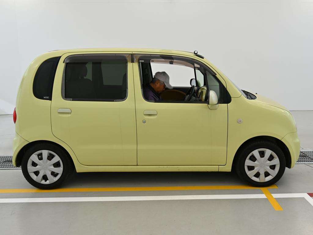 DAIHATSU MOVE LATTE