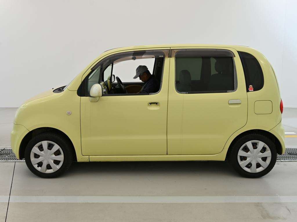 DAIHATSU MOVE LATTE