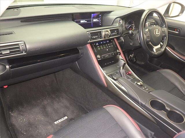 LEXUS IS300H