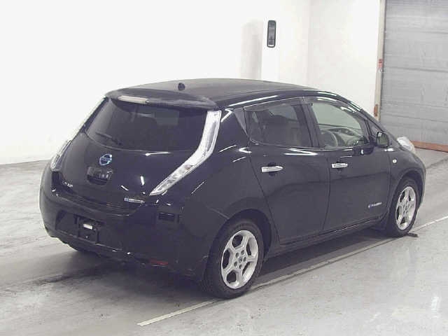NISSAN LEAF