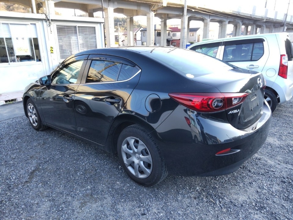 MAZDA AXELA