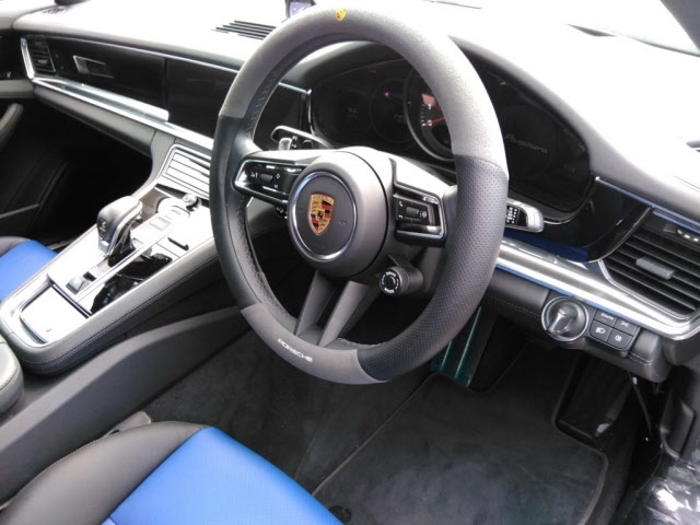 PORSCHE PANAMERA