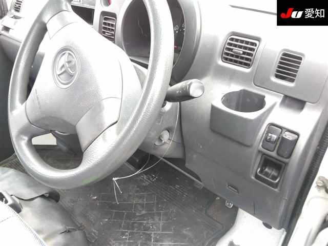 TOYOTA PIXIS VAN