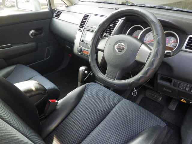 NISSAN TIIDA