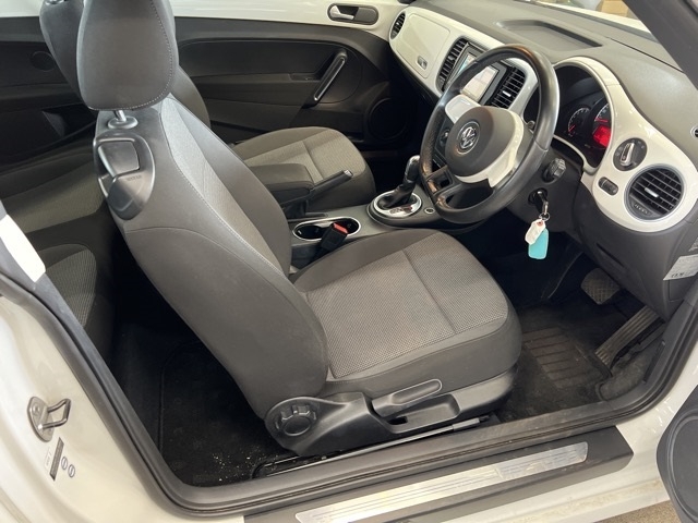 VOLKSWAGEN BEETLE