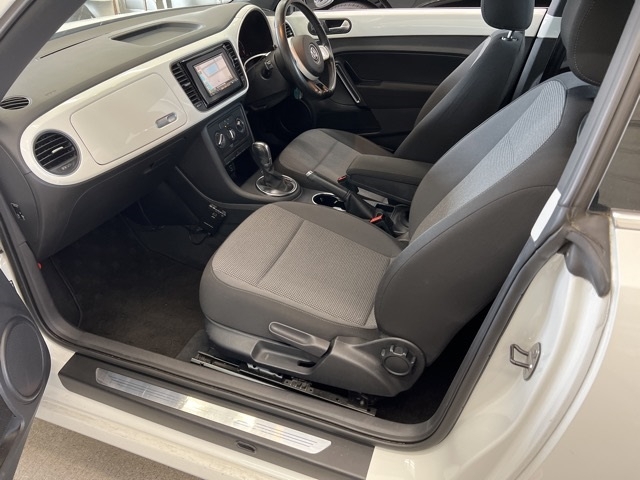 VOLKSWAGEN BEETLE