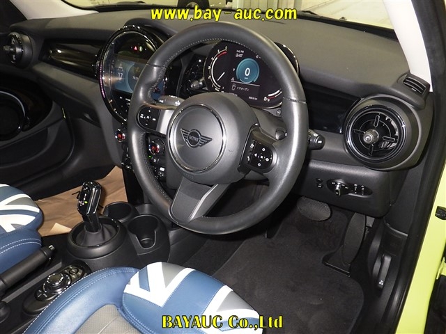 MINI HATCH