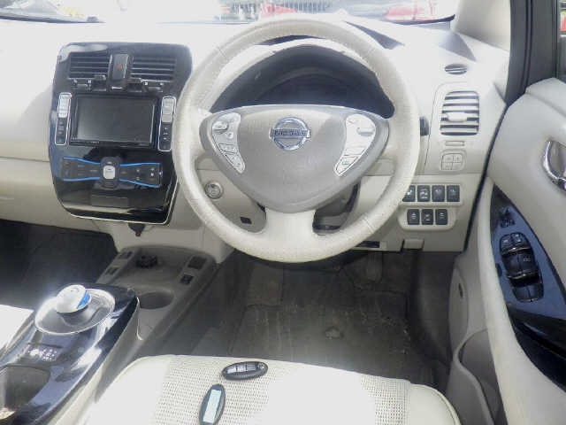 NISSAN LEAF