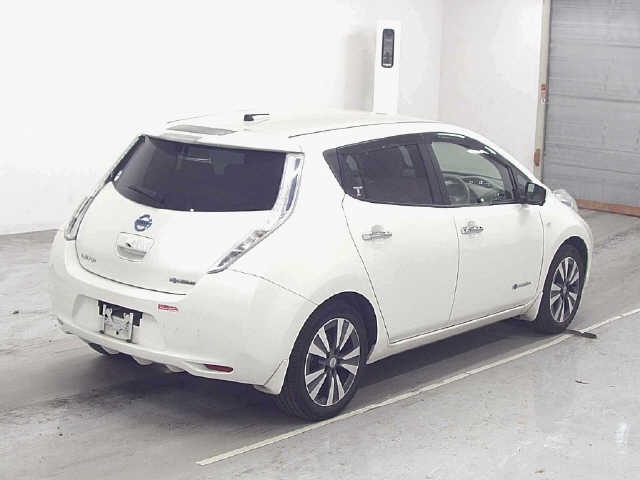 NISSAN LEAF