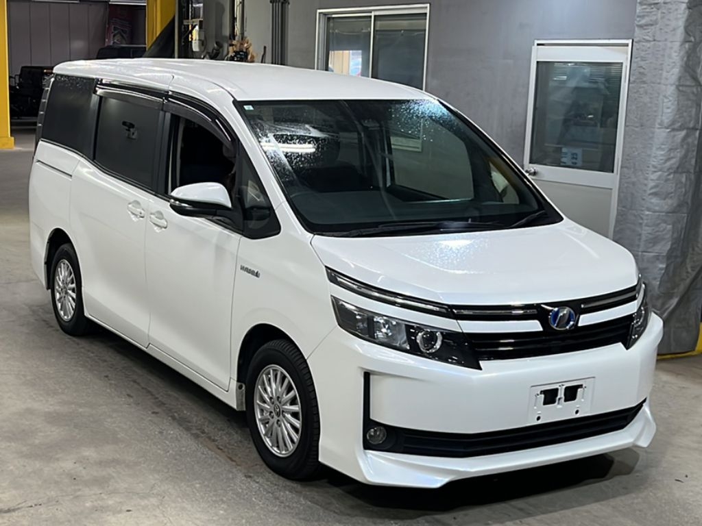 TOYOTA VOXY