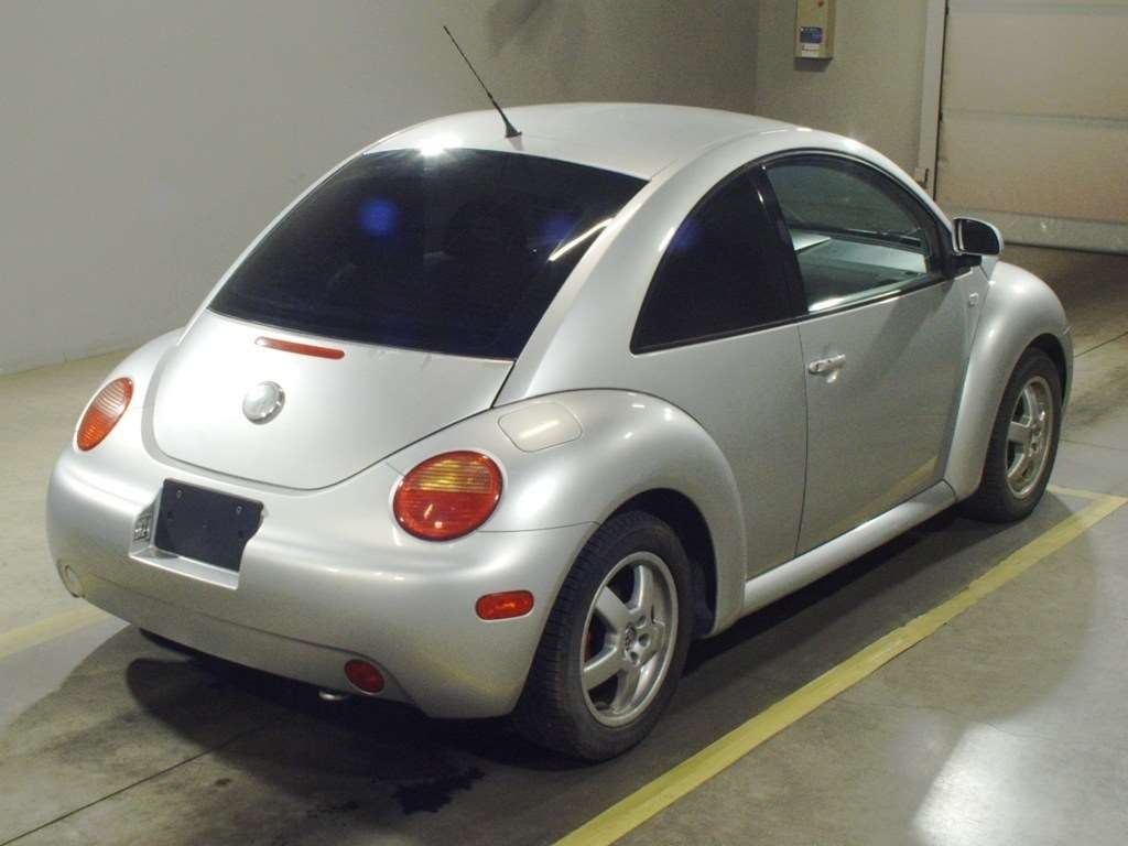 VOLKSWAGEN BEETLE