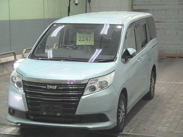 TOYOTA NOAH