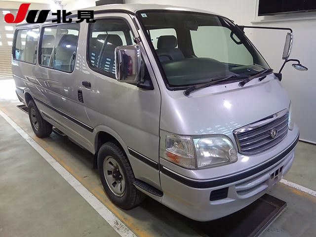 TOYOTA HIACE