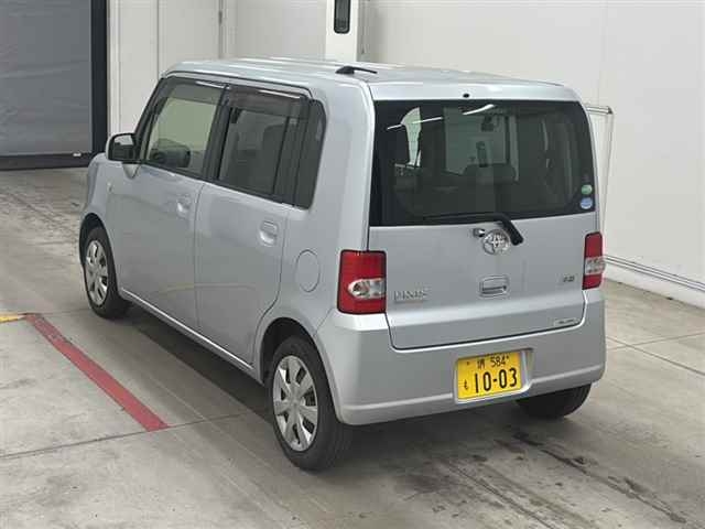TOYOTA PIXIS SPACE