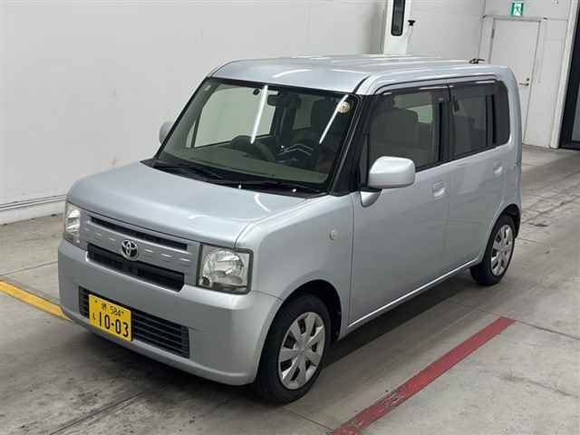 TOYOTA PIXIS SPACE
