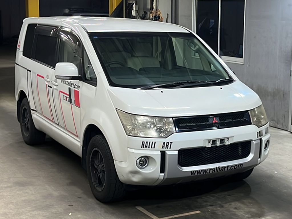 MITSUBISHI DELICA D:5