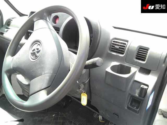 TOYOTA PIXIS VAN
